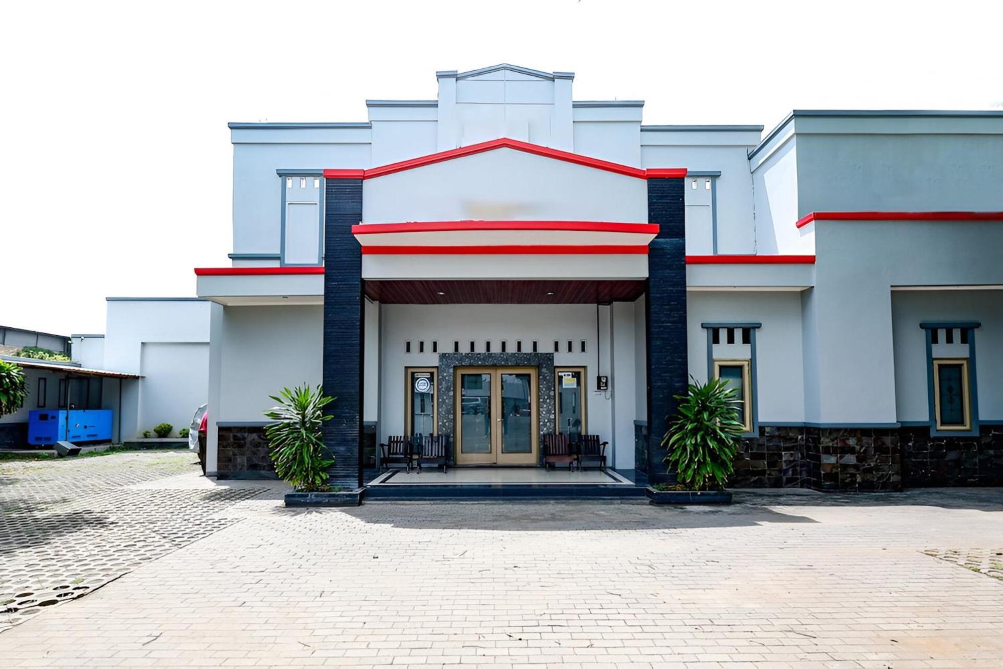 El Rio Alun-Alun Tegal Hotel By Sajiwa Eksteriør bilde